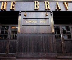 Progettazione e realizzazione chiavi in mano di pub in diversi stili: